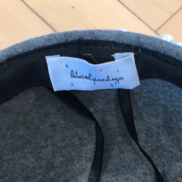 NWOT “bits and pieces to go” gray wool hat with pearl trim - Picture 6 of 6